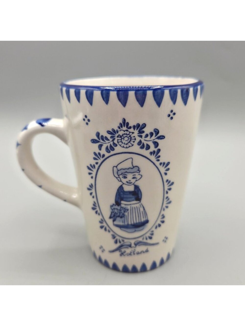 Dutch Girl Ceramic Coffee Cup 10 oz Capacity Holland Souvenir Blue White